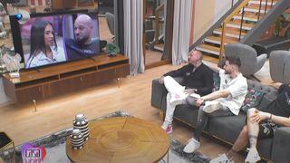 Robi, luat &icirc;n colimator de concurenții din Casa Iubirii