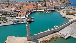 Cea mai frumoasă destinație din Creta! Mii de turiști de îndrăgostesc de orașul considerat Mica Veneție a Greciei