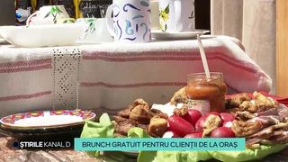 VIDEO Oamenii vin de la oraș pentru a m&acirc;nca un brunch &bdquo;tradițional&rdquo; gratuit! Preparatele din care se fac m&acirc;ncărurile sunt naturale