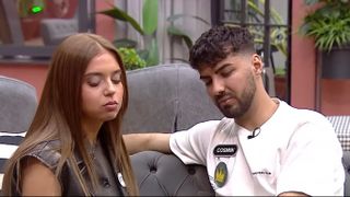 VIDEO „Caută-ți pe alta. Te-ai săturat de mine” Cosmin și Ștefania, probleme în paradis? Concurenta nu mai este mulțumită de iubitul ei