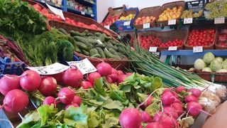 Care sunt legumele și fructele care rețin cele mai multe pesticide. Mare pericol pentru sănătate