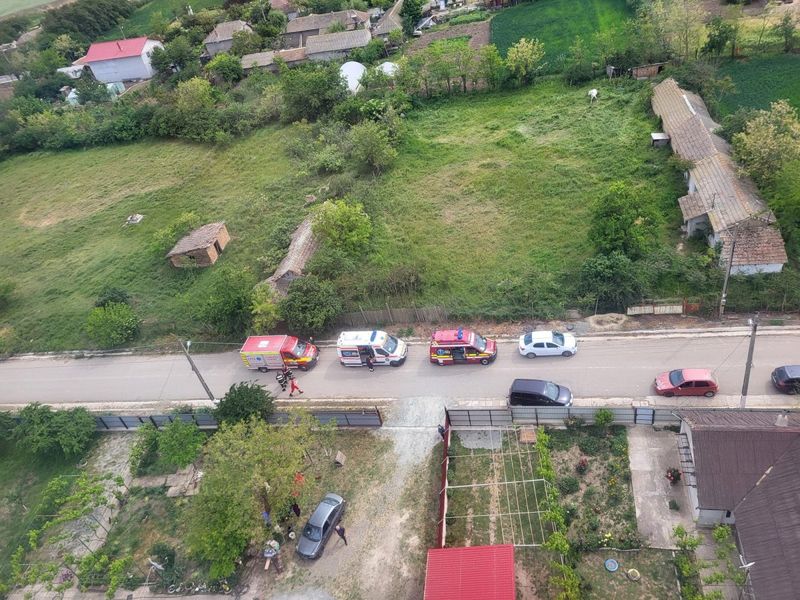 Copilul care a căzut, luni, într-o fântână cu o adâncime de 19 metri a fost scos în stare conștientă