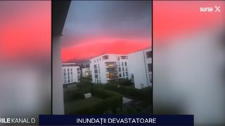 Ciclonul din Europa avansează spre România. Cerul a devenit brusc roșu