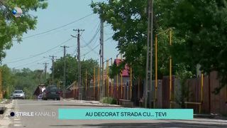 VIDEO O comună din Buzău a fost „împodobită” cu țevi de gaze! Ce spun oamenii despre acest lucru?