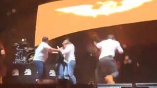 VIDEO Scenă prăbușită la un miting electoral - cel puțin 5 morți și zeci de răniți