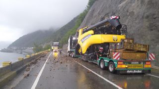 La un pas de tragedie, pe DN6, după ce pietrele s-au desprins de pe versanți. Un șofer de camion a tras o sperietură soră cu moartea. Doar o minune l-a salvat