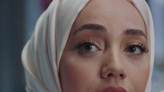 &Ouml;zge &Ouml;zacar, Gorkem, din serialul "O dragoste", apariție de senzație pe covorul roșu de la Cannes; "Mă bucur foarte mult că am avut ocazia să particip"