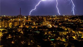 VIDEO Alertă de vreme extremă de la ANM. Jumătate din țară, sub cod portocaliu de vijelii - HARTA