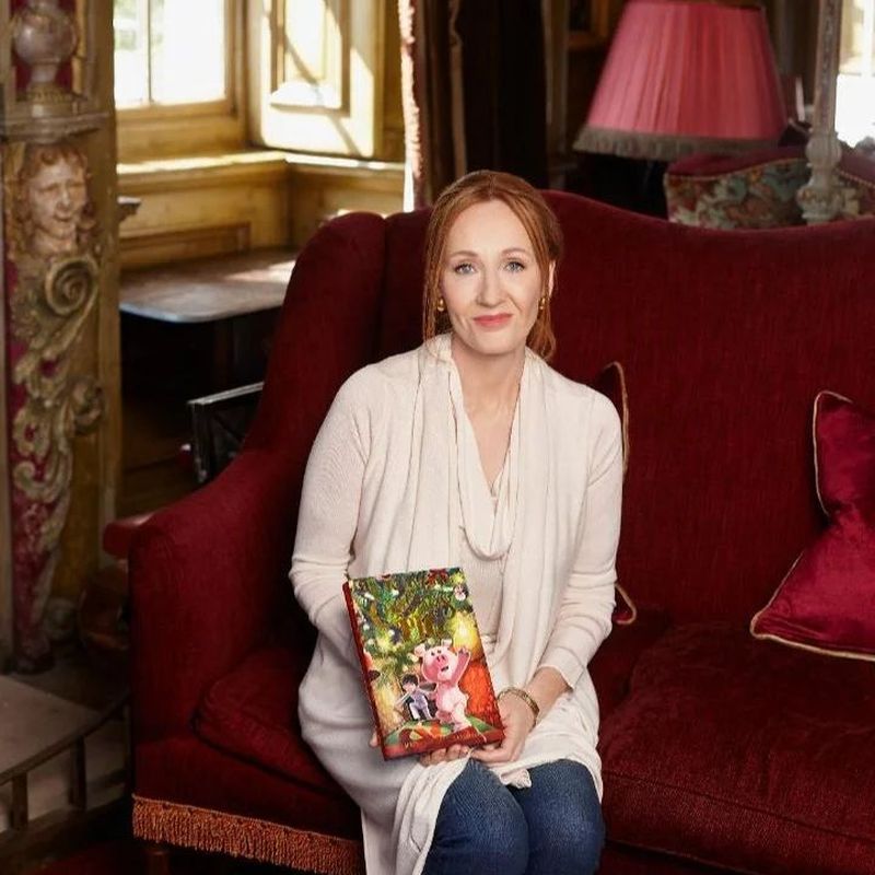 J.K. Rowling, autoarea seriei Harry Potter, ameințată cu moartea într-o limbă mosterioasă