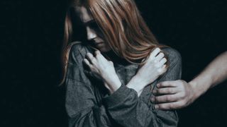 Destin crunt pentru o fată de 14 ani. A fost abuzată în repetate rânduri de mai mulți bărbați, iar mama sa a luat decizia de a o lăsa într-un centru de plasament. "Eu nu o iau"