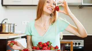 ce inseamna visul, visezi capsuni, dictionar vise 