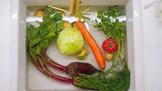 Cum se spală fructele și legumele. Detaliul pe care trebuie să îl știi pentru a nu te îmbolnăvi