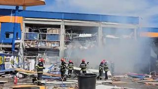  Explozie puternică la un magazin de bricolaj din Botoșani.