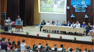 VIDEO "Ce m-a &icirc;nvățat școala? Să mă conformez, să mint&rdquo;. Șefa de promoție a unui colegiu din Rom&acirc;nia face praf sistemul de &icirc;nvățăm&acirc;nt de la noi &icirc;ntr-un discurs curajos