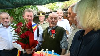 Vârsta e doar un număr! Câți ani are cel mai bătrân candidat la alegerile locale? Este veteran de război
