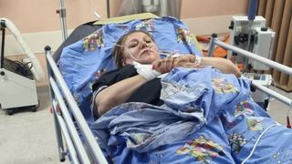 Diana Șoșoacă, pe patul de spital după scandalul cu jandarmii! Diagnosticul primit: „Un abuz inimaginabil pentru a ascunde voturile furate”