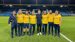 Selecționerul Edi Iordănescu va fi ajutat la turneul final de un staff format din 26 de persoane: