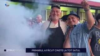 VIDEO Un edil din Gorj, chef cu mici și bere după alegeri. Cine a plătit pentru festinul din curtea primăriei