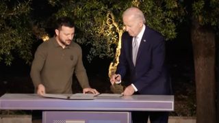 Acordul istoric semnat de Zelenski și Joe Biden