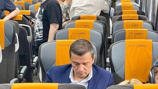 Sorin Grindeanu, călătorie spre litoral cu "Trenurile Soarelui": "Se poate mai repede, și în condiții decente". Promisiunea ministrului după drumul cu CFR