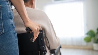 Ce moștenire a primit o badantă de la un pensionar de 94 de ani. Când s-a citit testamentul, toată lumea a crezut că e o greșeală