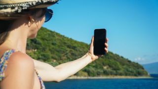 „Înfricoșător!” Descoperire sinistră făcută de o femeie în imaginile din vacanță, chiar din hotel! A făcut-o să tremure de frică și să țină ascuns totul până astăzi