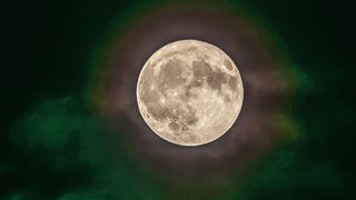 Luna Plină intră în Capricorn, pe 22 iunie 2024. Aceste zodii pot face acum schimbări în carieră 