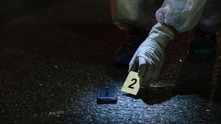 Un băiat de 17 ani din Craiova și-a pus capăt zilelor! A sunat la 112, după care a sărit în gol de la 25 de metri