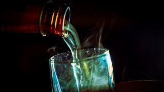 Cum au murit 34 de oameni după ce au consumat alcool contrafăcut