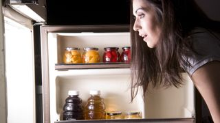 Conservele desfăcute nu se țin &icirc;n frigider! Pericolul nebănuit la care se expun cei care fac acest lucru