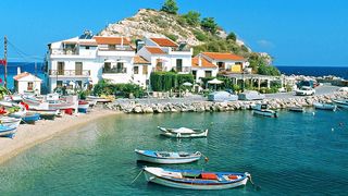 Care este insula din Grecia cu cele mai ieftine case de vacanță. Cât costă să te muți în "paradisul de la Marea Mediterană"