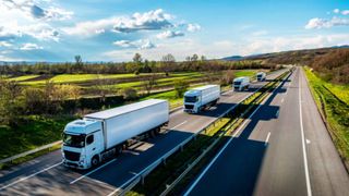 Canicula impune restricții de tonaj în mai multe județe din țară. Unde nu ai voie să circuli cu vehicule de peste 7,5 tone