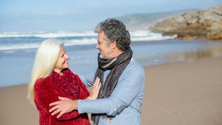 Femeile tind să-și coboare vocea doar pentru cei mai atrăgători bărbați.