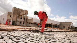 Salariul incredibil pe care îl primește un deținut care muncește cu normă întreagă. Statul îi ia mai bine de jumătate din banii câștigați