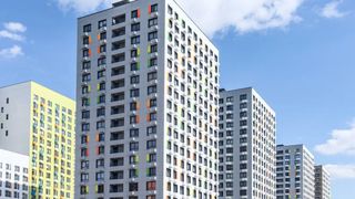 Ireal ce a spus un t&acirc;năr medicilor! Acesta a ajuns la spital după ce a căut de la etajul al patrulea al unui bloc