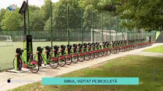 VIDEO Sibiul, vizitat pe bicicletă! Ce spun turiștii olandezi despre mersul pe două roți din acest oraș?