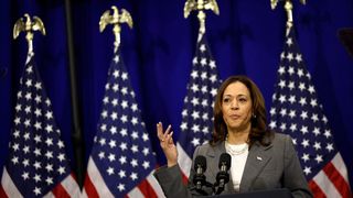 Kamala Harris, contrazisă de un jurnalist, după ce i-a luat apărarea lui Joe Biden, în lupta cu Donald Trump: „Părea dezorientat”