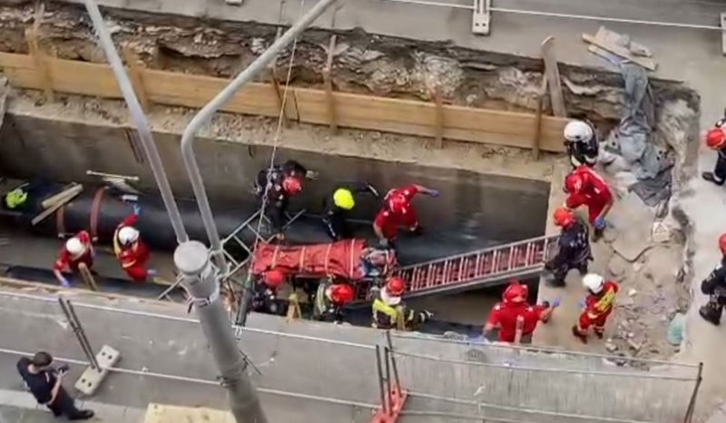 muncitor cazut, pompieri, muncitor ranit