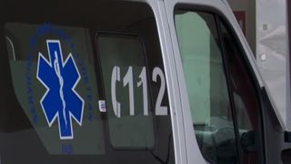 Supărat că i s-a spus să meargă la muncă, un bărbat de 52 de ani și-a înjunghiat de mai multe ori mama. Nu s-a oprit decât atunci când o vecină a intrat în casă