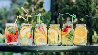 mykonos, grecia, turisti, consumatie bar 