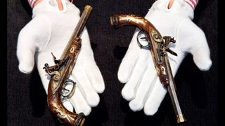 Cu ce preț s-au vândut cele două pistoale cu care Napoleon a încercat să se sinucidă