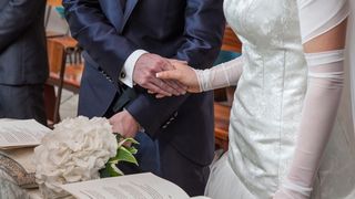 De ce nu se fac cununii și botezuri în mănăstiri?