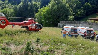 Tragedie în Lepșa, după ce un adolescent a căzut de pe un pod în râul Putna. A fost nevoie de intervenția elicopterului SMURD
