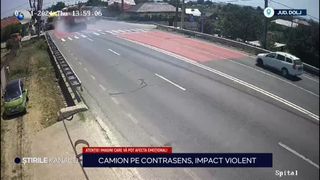 VIDEO La un pas de tragedie, pe DN6. Șoferul unui camion a intrat pe contrasens, lovind un autoturism