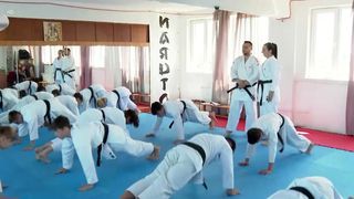 VIDEO Karate, un sport preferat și de fete! Ce beneficii are această disciplină asupra copiilor?
