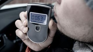 Decizie halucinantă: Șoferii nu primesc daune &icirc;n instanță dacă au stat fără permis din cauza rezultatului fals-pozitiv de la Drugtest