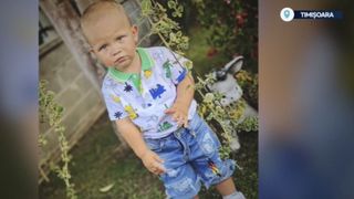 VIDEO Un copil de numai 2 ani a fost diagnosticat greșit cu otită, dar a murit după câteva ore! Părinții sunt revoltați
