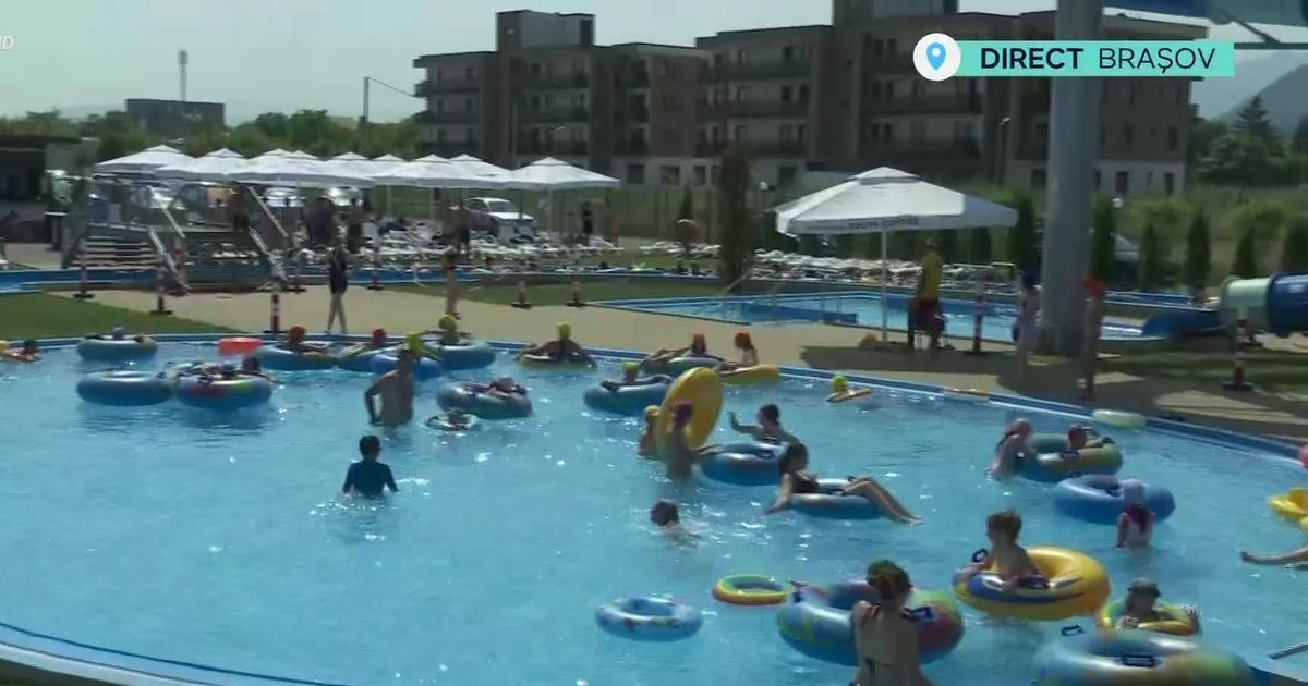 VIDEO Parcul acvatic din Brașov, o oază de răcoare! Oamenii de la munte ...