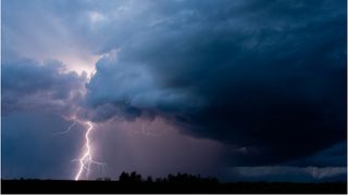 Mesaj RO-Alert de vijelie puternică în Capitală. Ce ravagii a făcut vântul puternic 