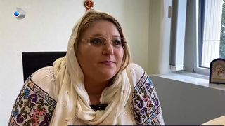 VIDEO Diana Șoșoacă vrea să tăm&acirc;ieze sediul Parlamentului European! Și-a adus cu ea o icoană și mir